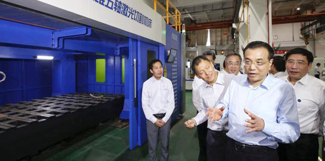 رئيس الوزراء لي كه تشيانغ تشجع الصين على تصنيع 2025 في شنتشن